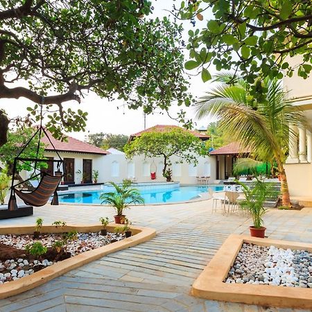 Amritara Aura Resort & Spa Мандрем Экстерьер фото